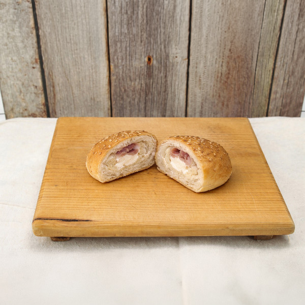  Bolita de queso crema con jamón