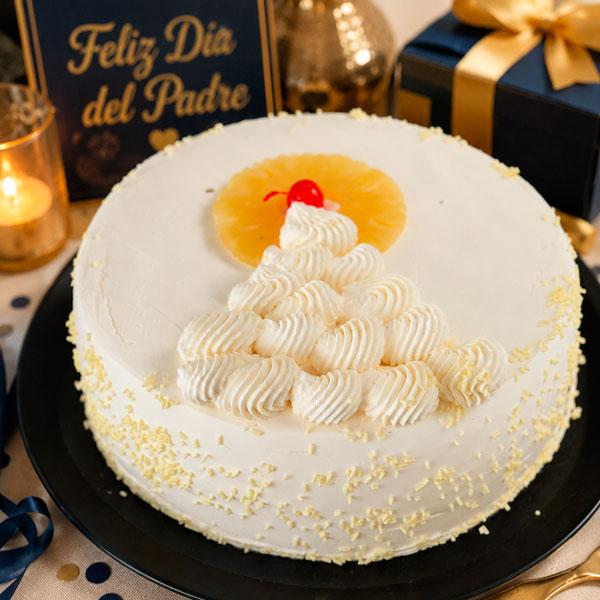 Pastel de Piña Colada